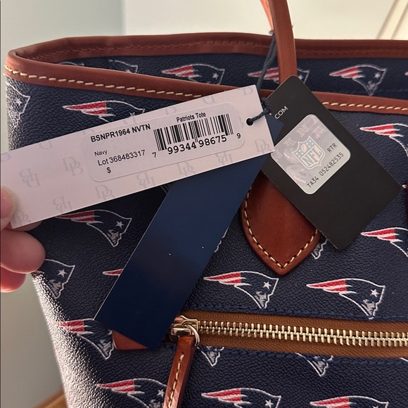 NWT Dooney & Bourke New England Patriots Tote NFL Handbag Orig $298 - Picture 5 of 8